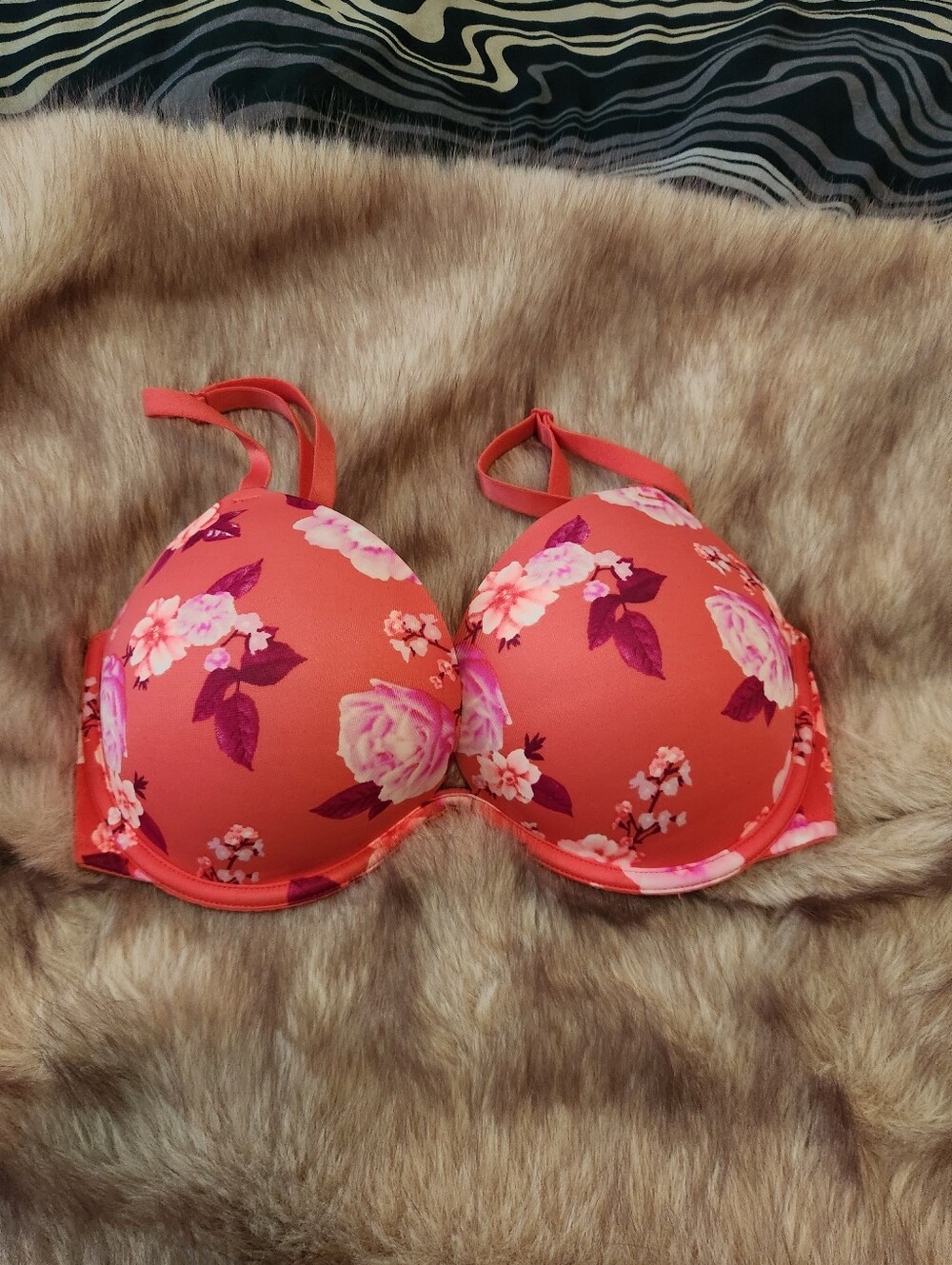 Victoria's Secret PINK 32DD Bra Super Push Up